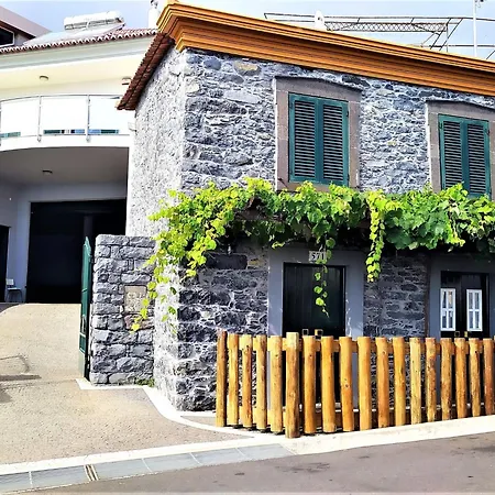 Yohannas By Interhome Campanario