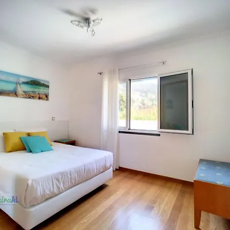 Yohannas By Interhome Campanario