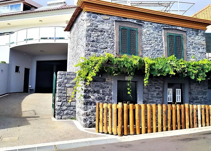 Yohannas By Interhome Campanário