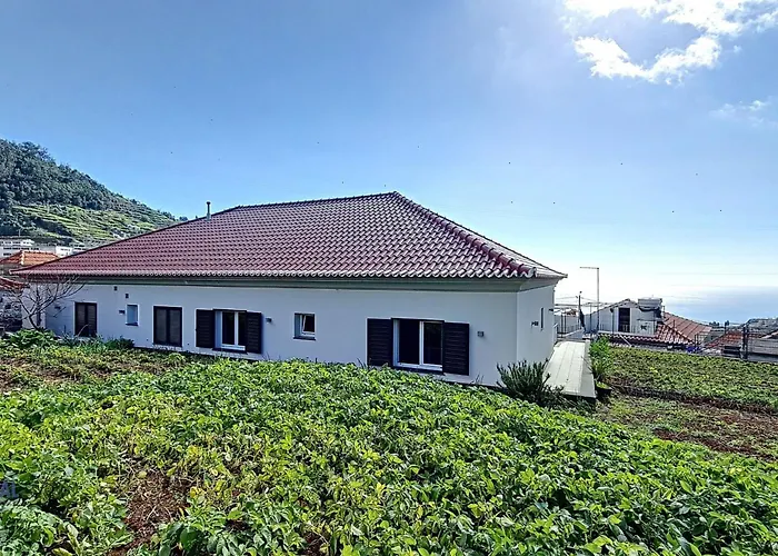 Yohannas By Interhome *